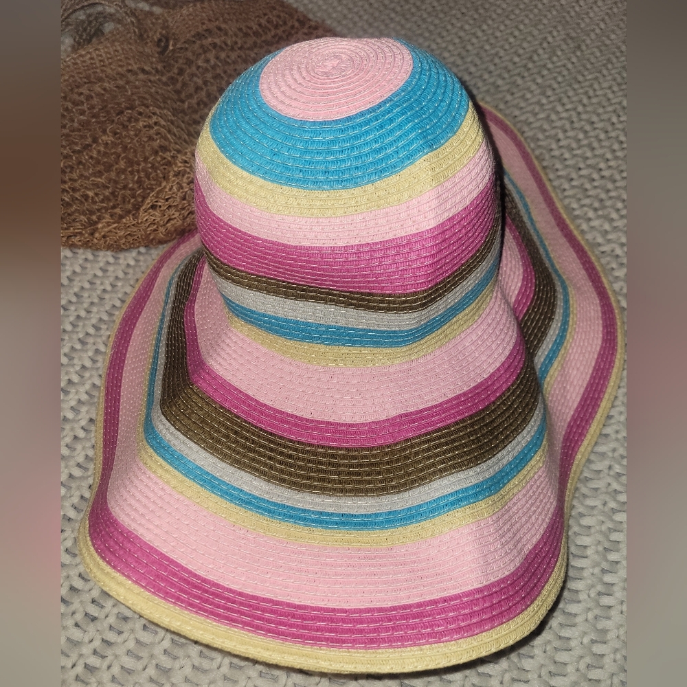 Floppy Hat & Brown Woven Tote Bag - Picture 2 of 3